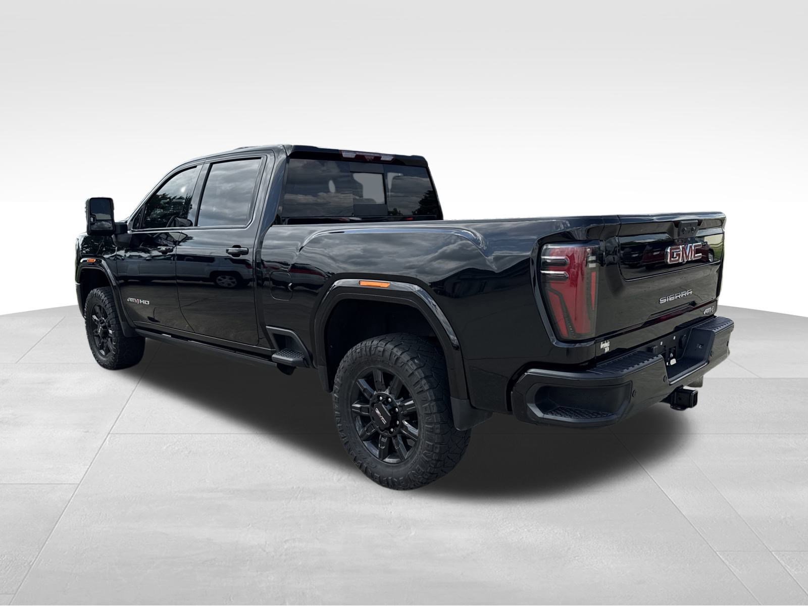 Used 2024 GMC Sierra 2500 AT4 w/ AT4 Premium Plus Package image 4