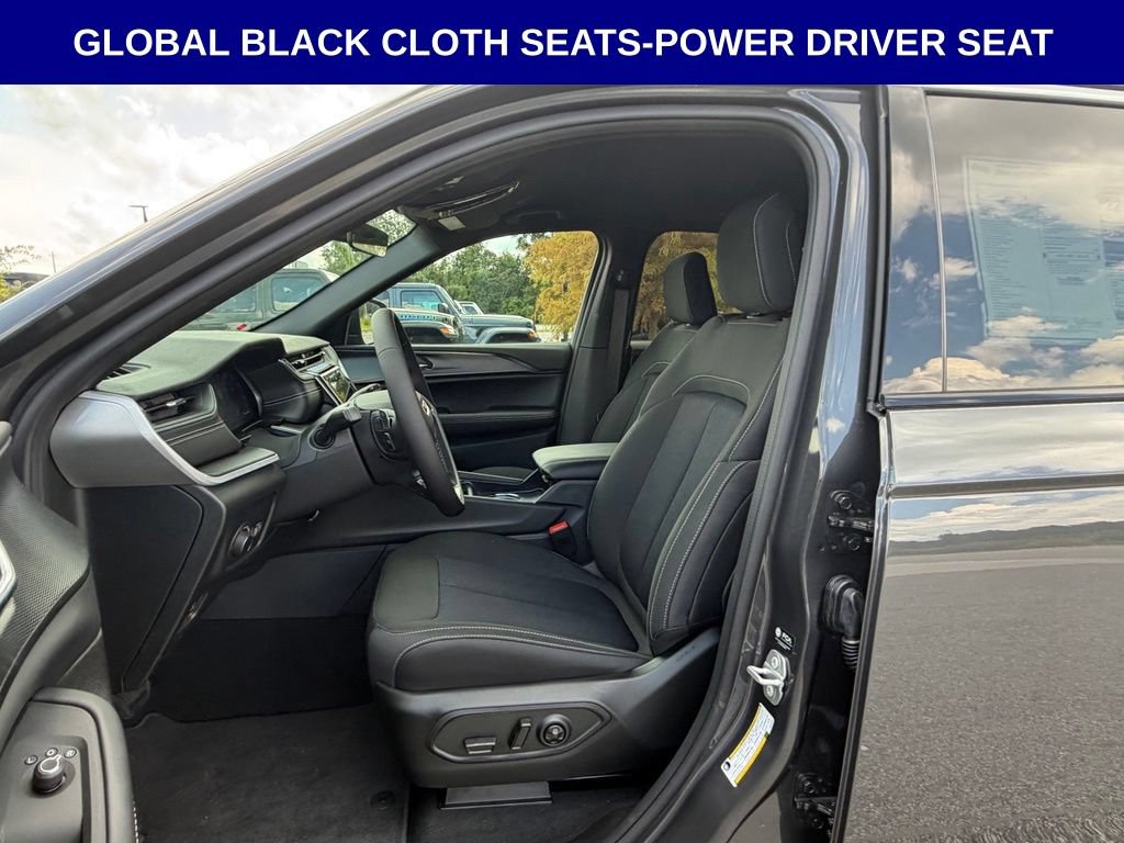 New 2026 Jeep Grand Cherokee Laredo RWD image 3
