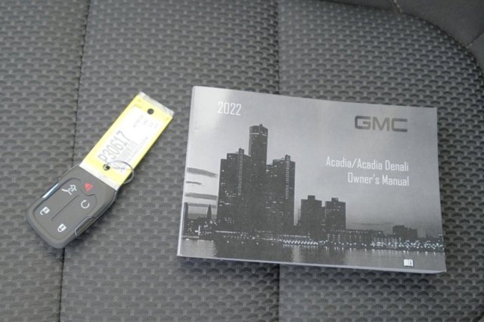 Used 2022 GMC Acadia SLE w/ Driver Convenience Package image 23