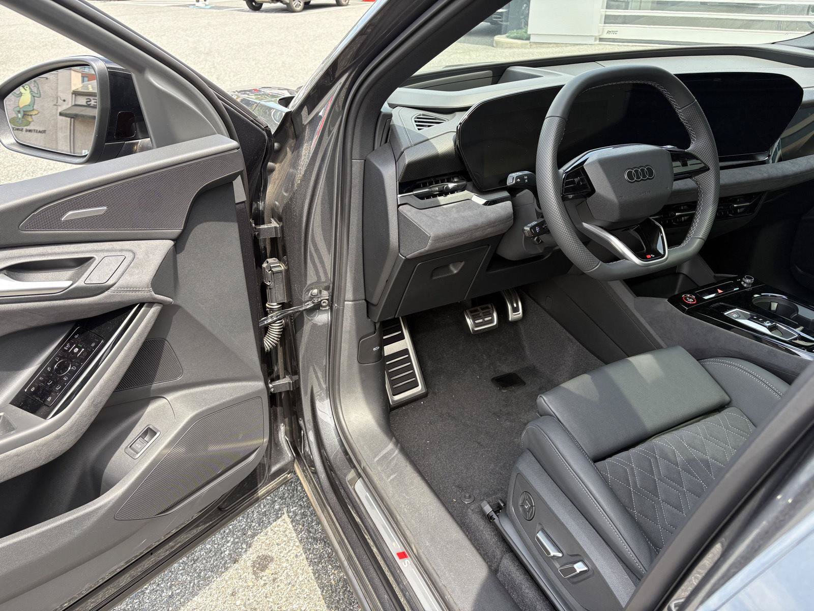 New 2027 Audi SQ6 e-tron Premium Plus AWD/4WD image 10