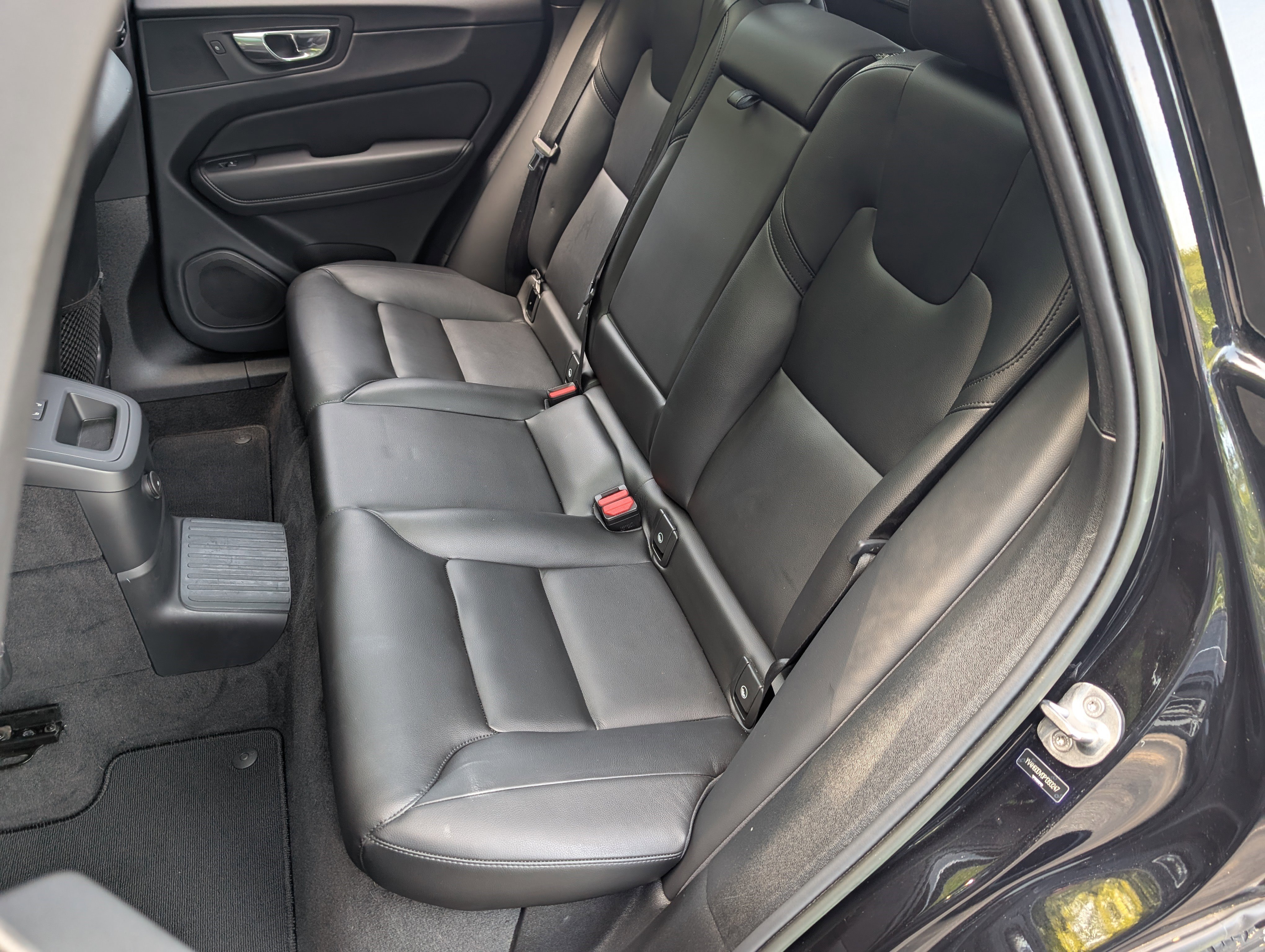 Used 2023 Volvo XC60 T8 Core image 18