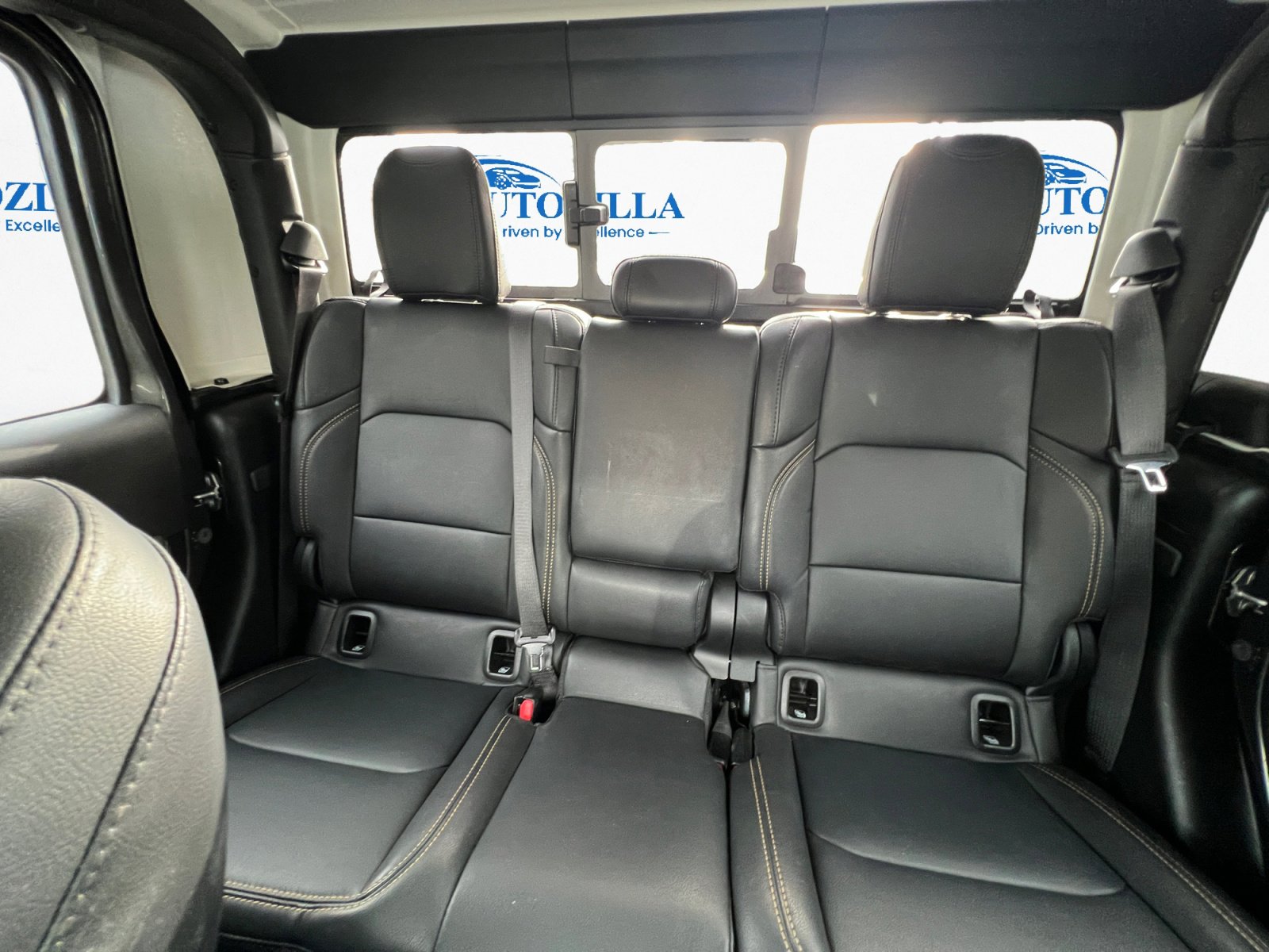 Used 2025 Jeep Gladiator Sport image 10