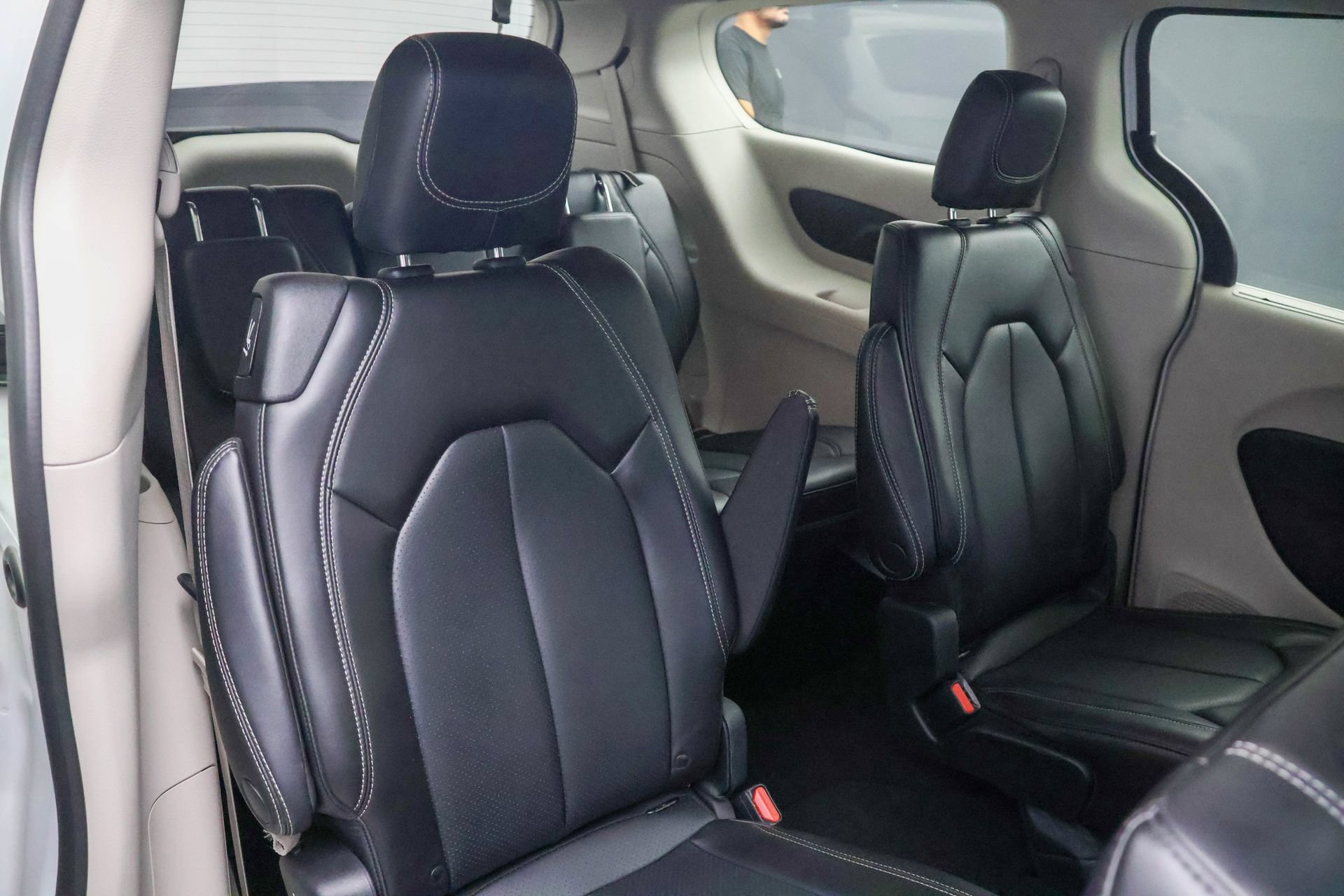Used 2023 Chrysler Pacifica Touring-L FWD image 28