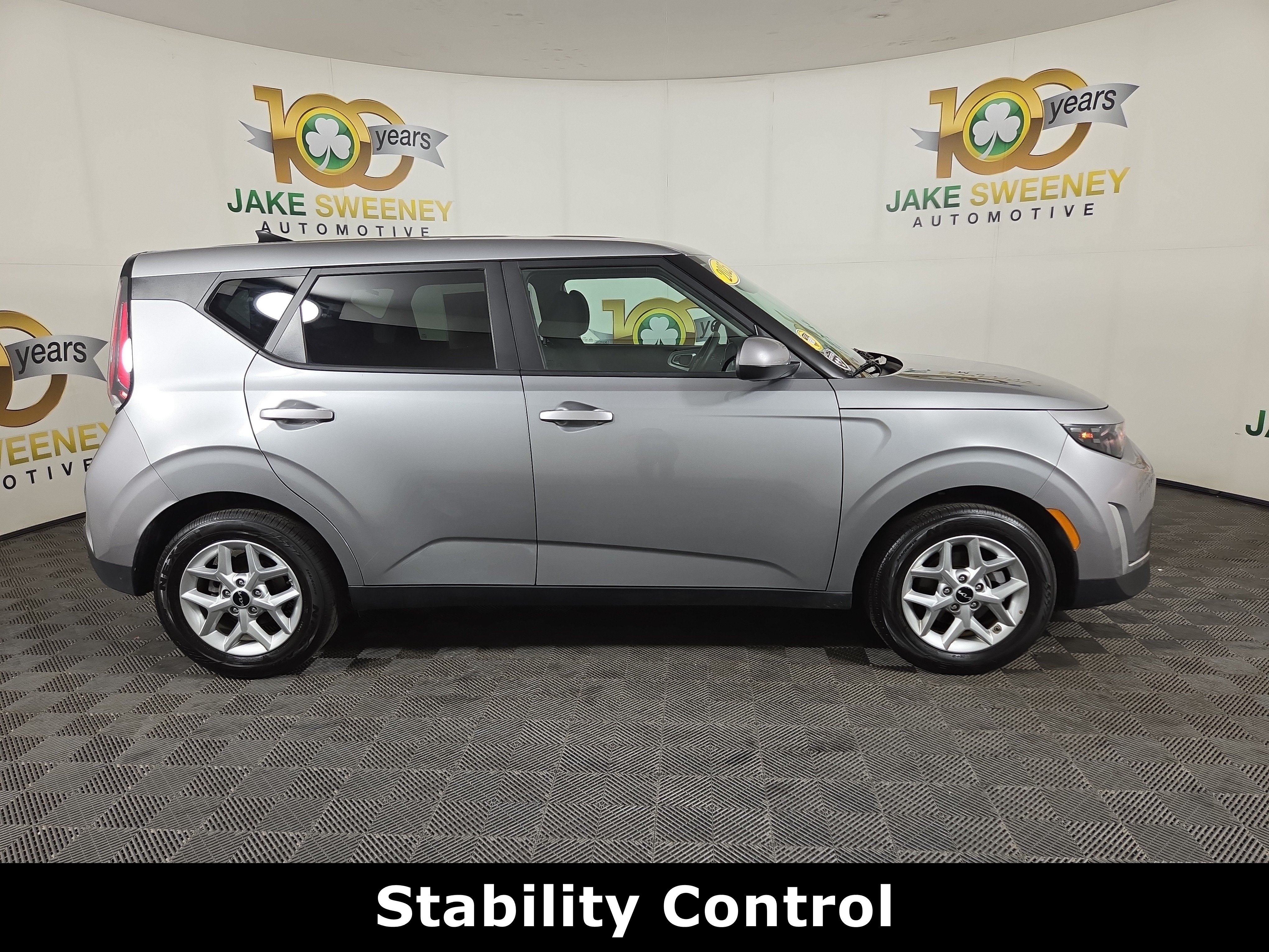 Used 2025 Kia Soul LX w/ LX Technology Package FWD image 10