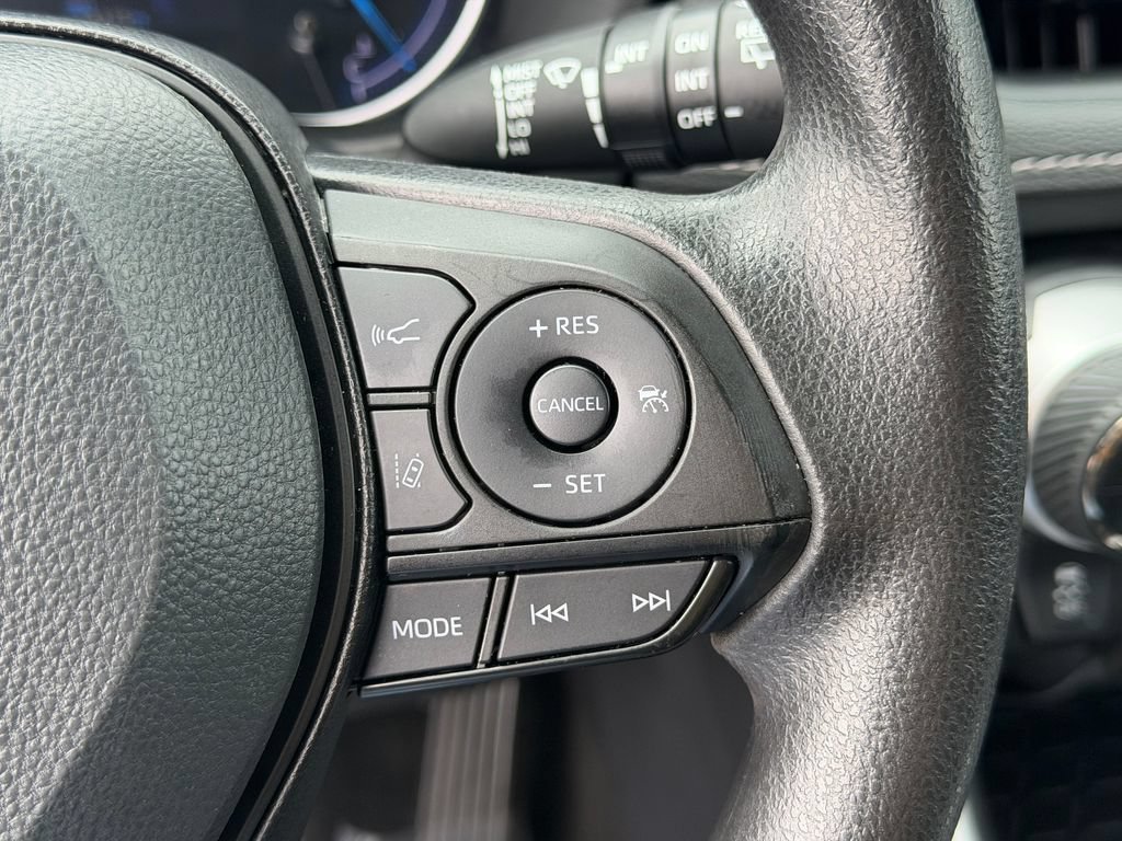 Used 2025 Toyota RAV4 XLE AWD/4WD image 23