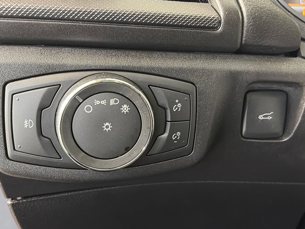 Certified 2018 Ford Fusion SE w/ Equipment Group 201A FWD image 24