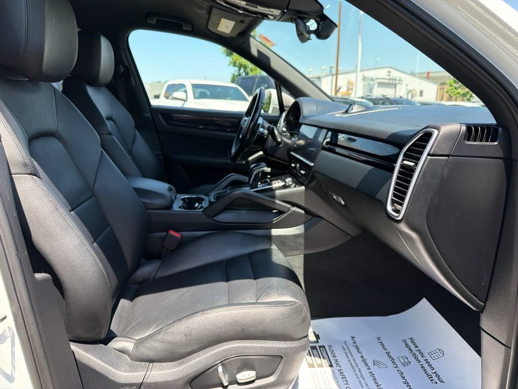 Used 2020 Porsche Cayenne AWD/4WD image 11