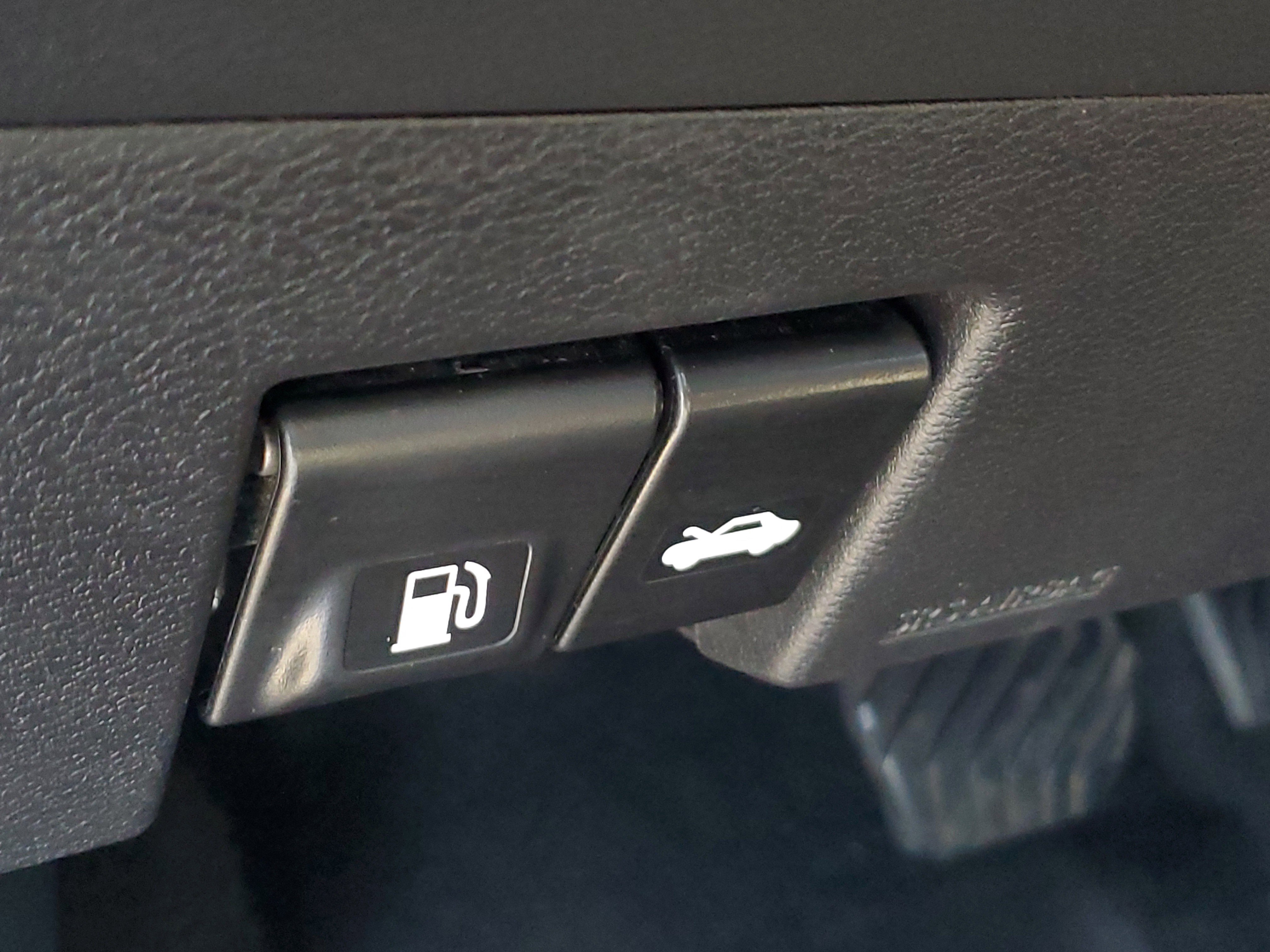 Used 2024 Nissan Versa SR image 14