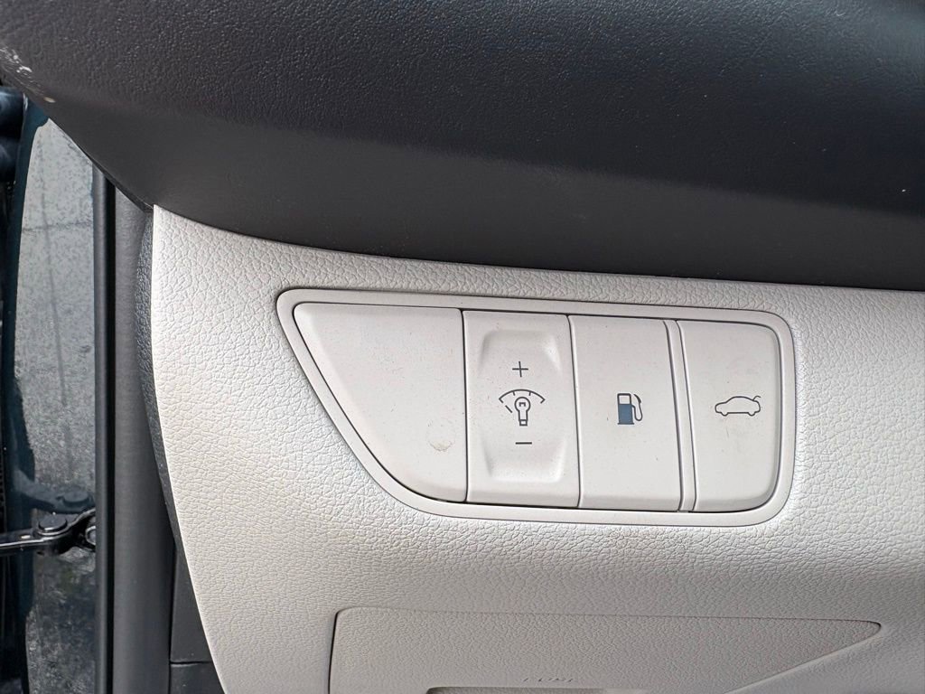 Used 2023 Genesis G70 2.0T image 21