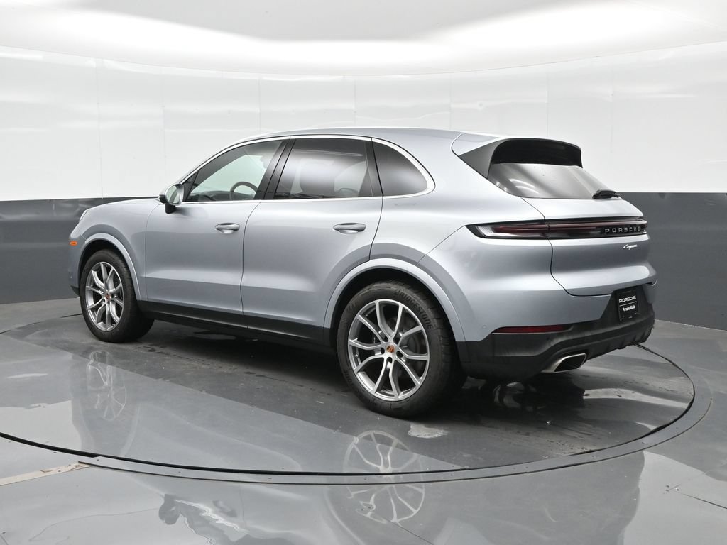 Certified 2026 Porsche Cayenne AWD/4WD image 3