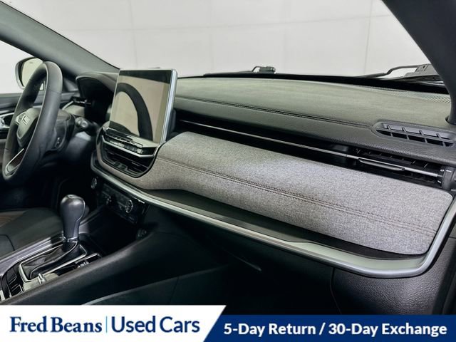 Used 2023 Jeep Compass Latitude image 30