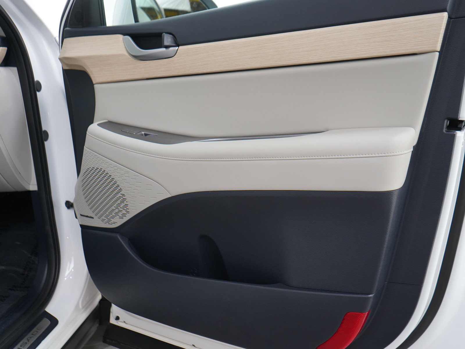 Certified 2024 Hyundai Palisade Limited AWD/4WD image 9