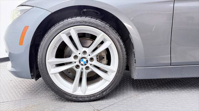 Used 2016 BMW 320i Sedan w/ Sport Package RWD image 27