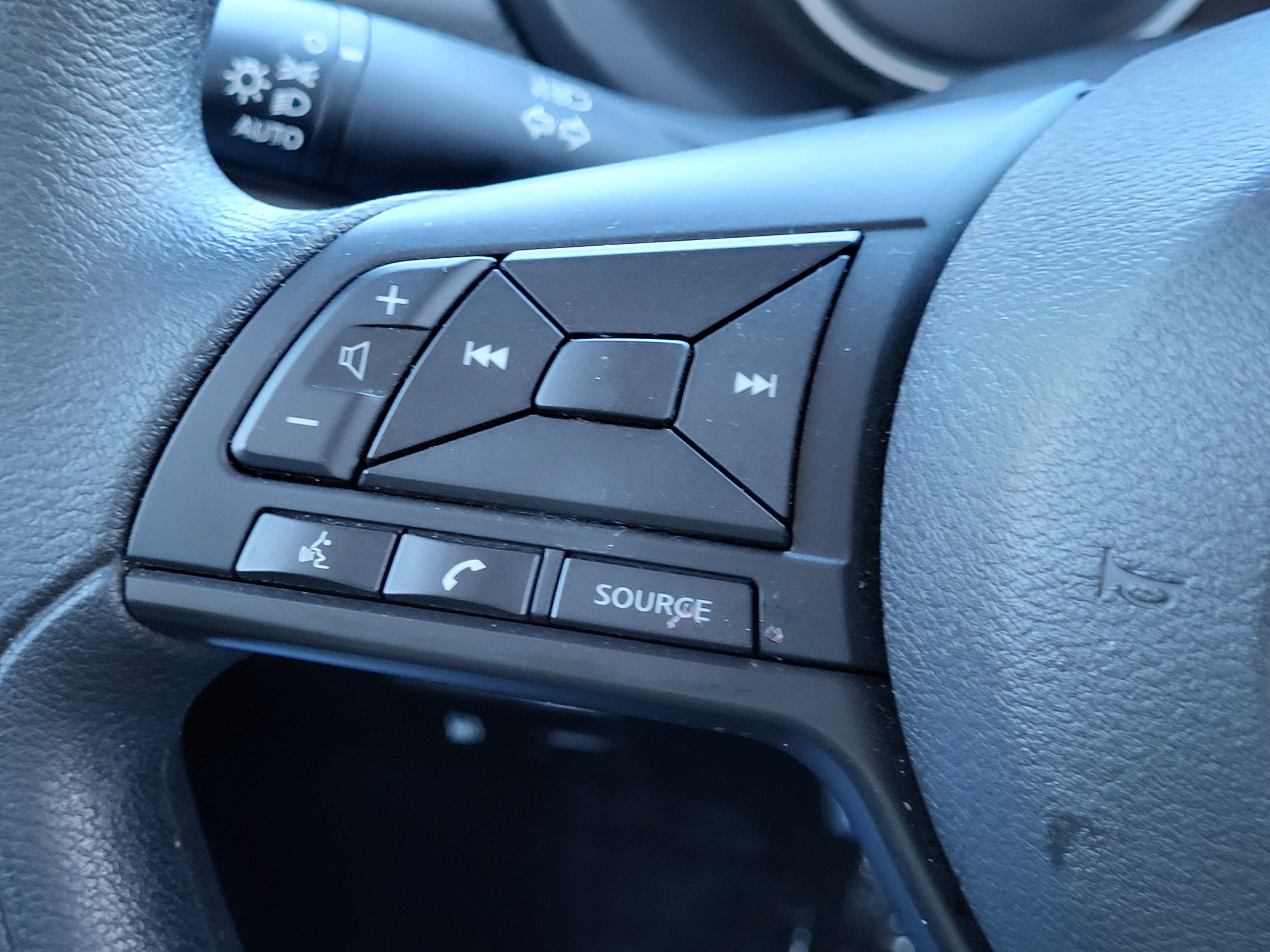 Certified 2025 Nissan Kicks Play S FWD image 30