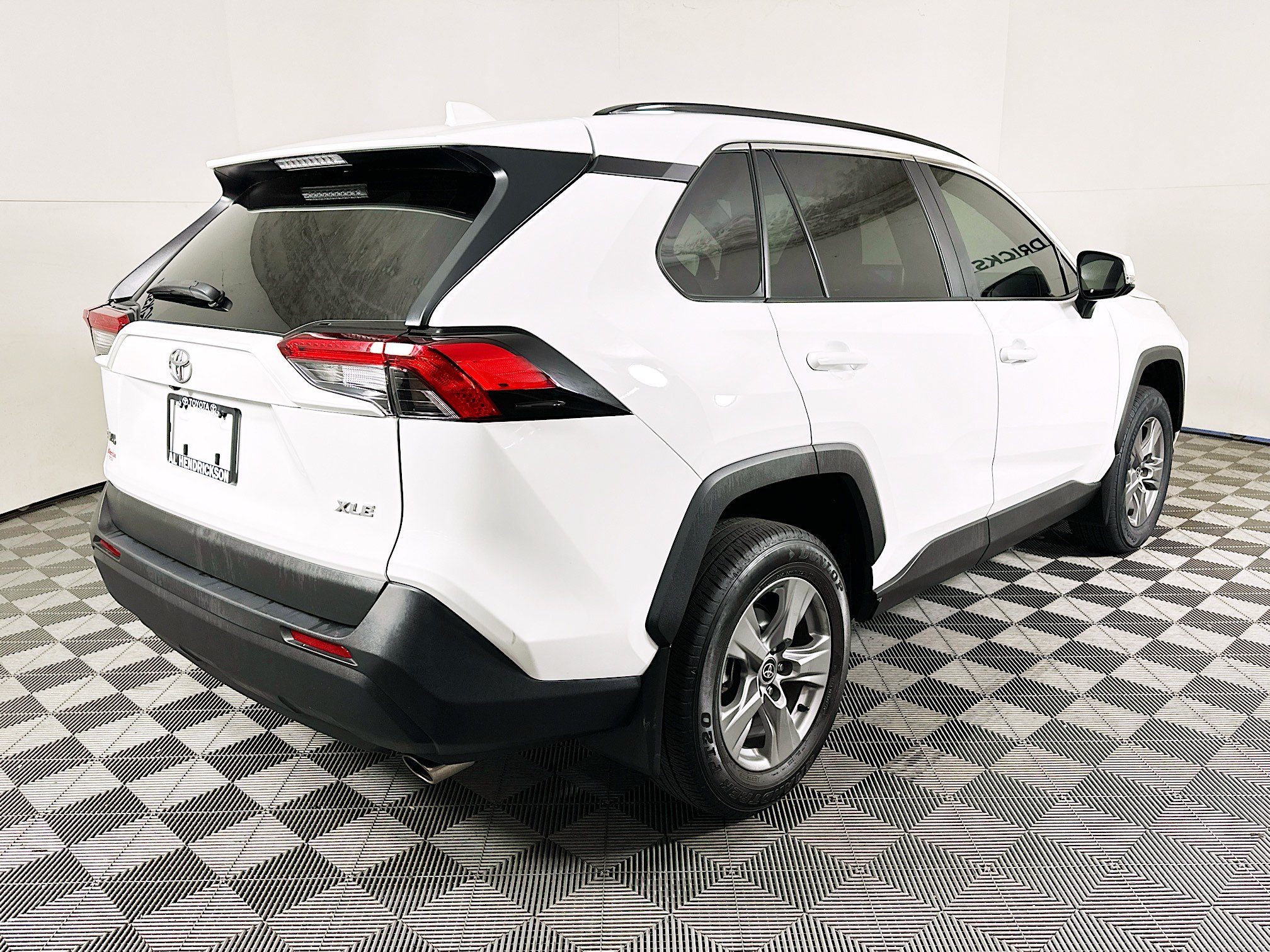 Used 2024 Toyota RAV4 XLE FWD image 3