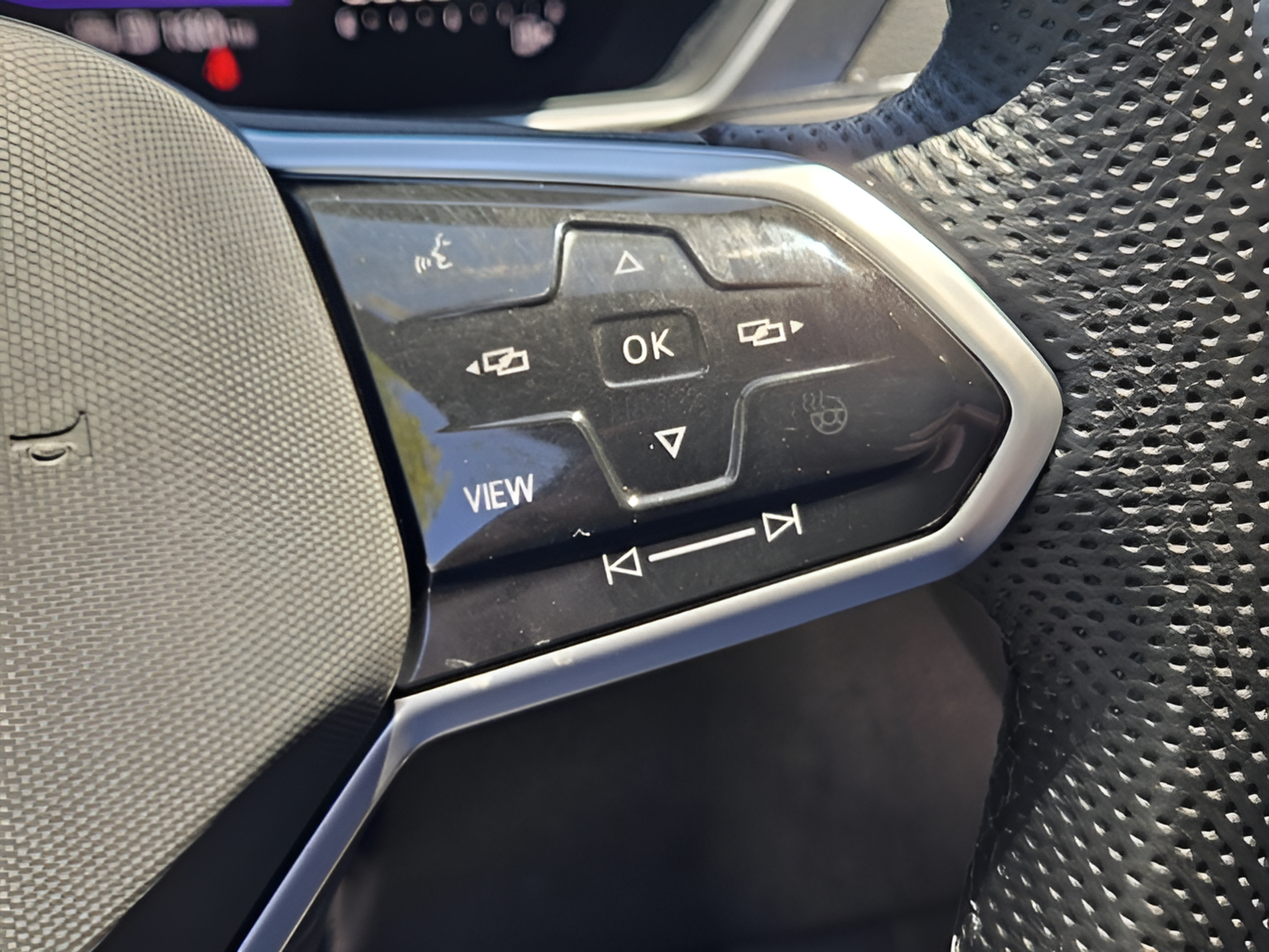 Certified 2024 Volkswagen Tiguan SE R-Line FWD image 24