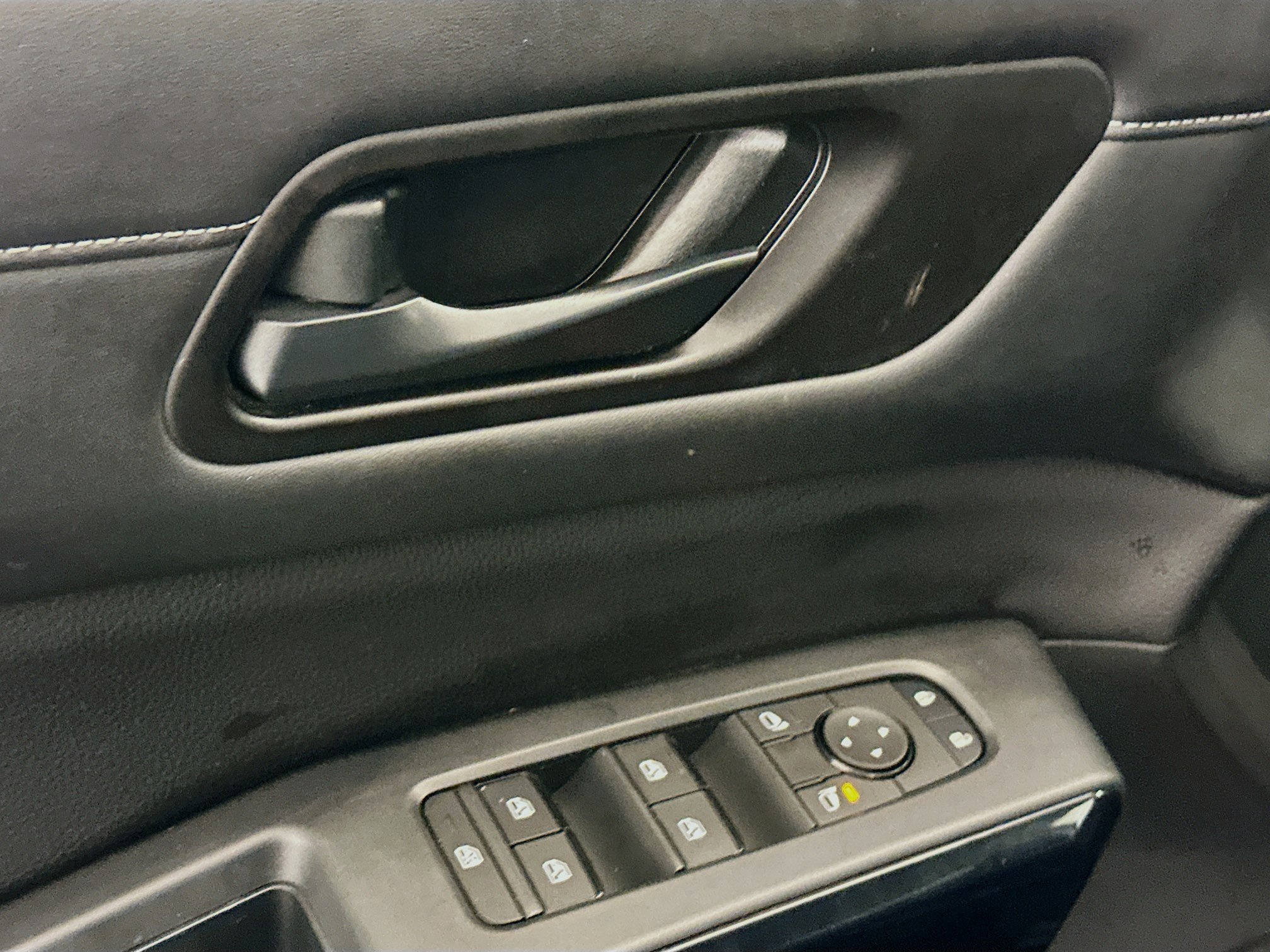 Used 2024 Nissan Pathfinder SV image 15