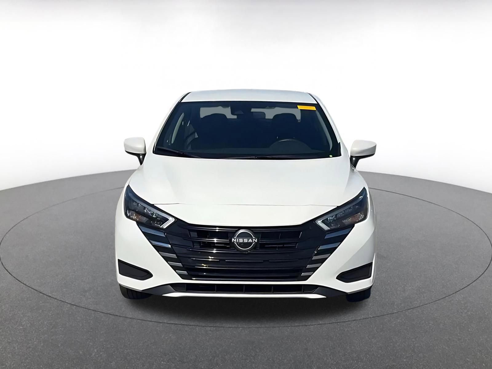 Used 2025 Nissan Versa SV image 4