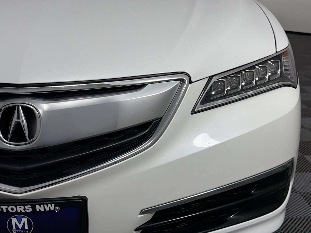 Used 2017 Acura TLX w/ Technology Package AWD/4WD image 4