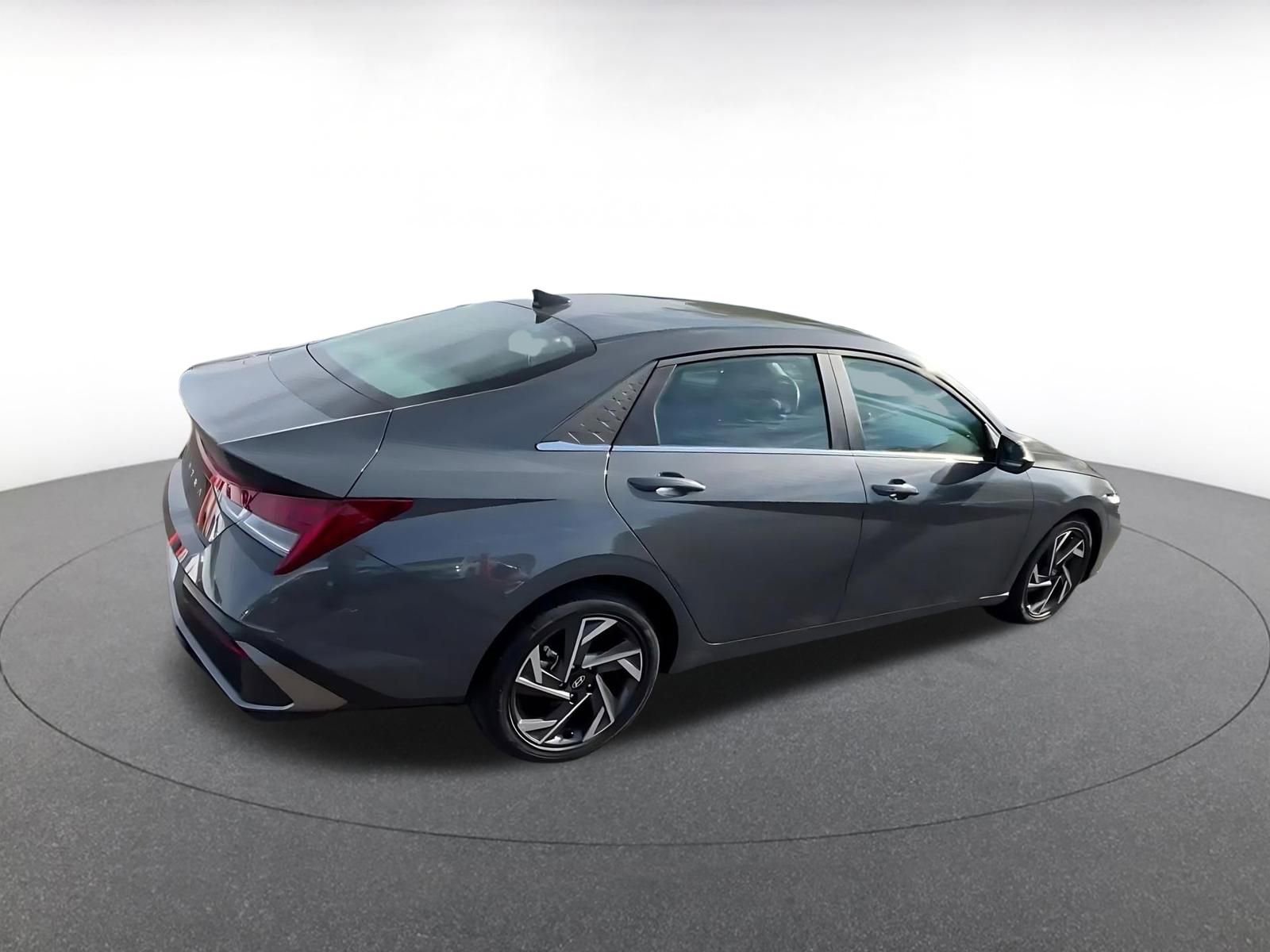 Used 2025 Hyundai Elantra SEL image 15