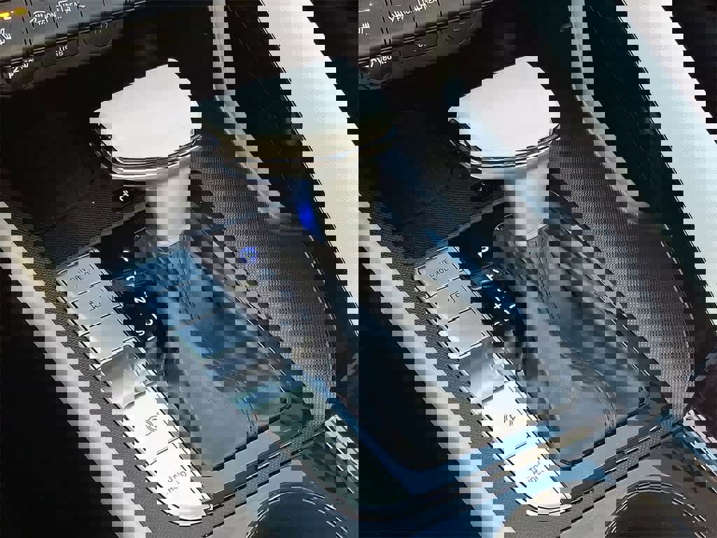 Used 2025 Hyundai Elantra Limited image 13