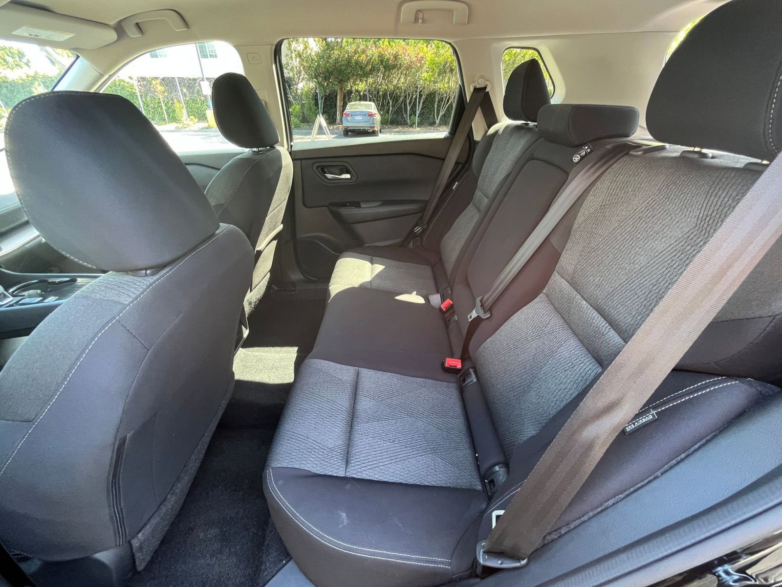 Used 2025 Nissan Rogue SV image 28