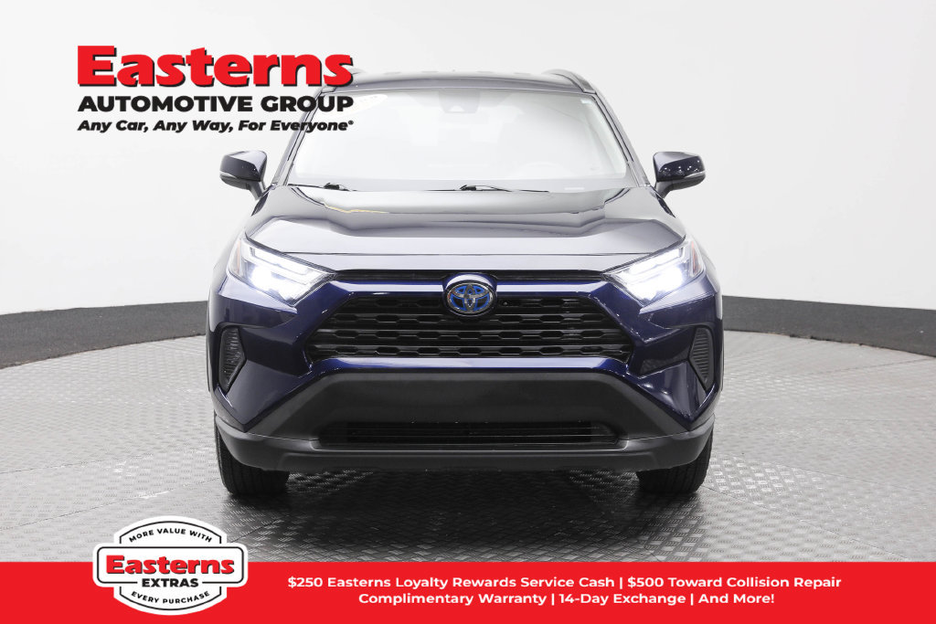 Used 2024 Toyota RAV4 XLE AWD/4WD image 3
