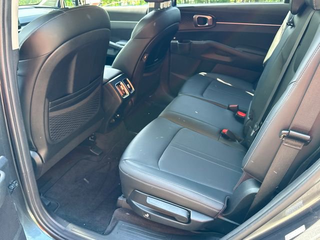 Used 2021 Kia Sorento S image 11