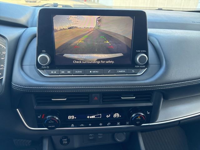 Used 2025 Nissan Rogue SV w/ SV Premium Package image 16