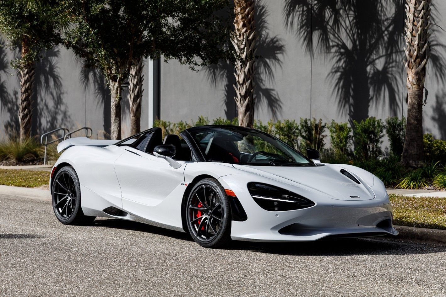 Used 2026 McLaren 750S Spider RWD image 6