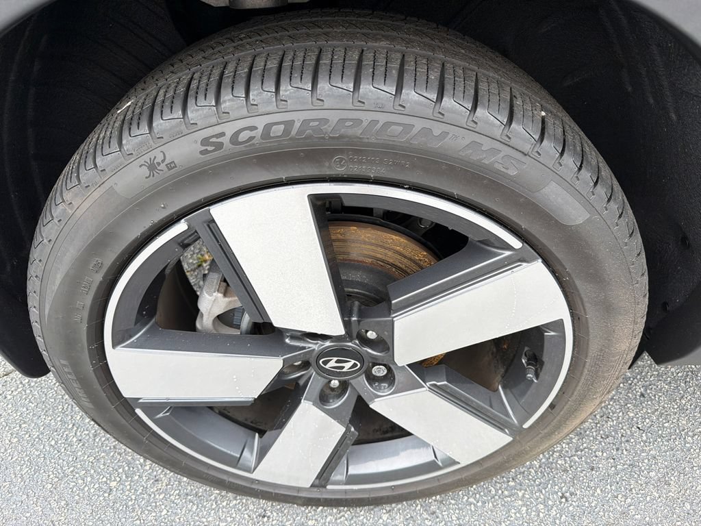 Used 2025 Hyundai Santa Fe Limited FWD image 17