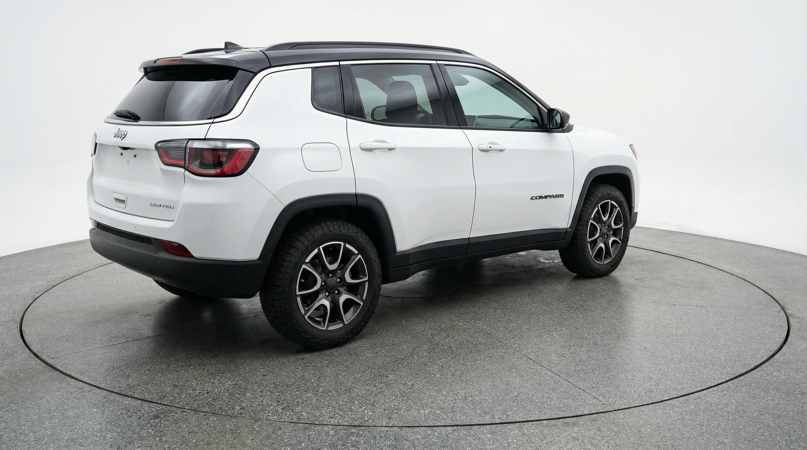 Used 2025 Jeep Compass Trailhawk AWD/4WD image 9