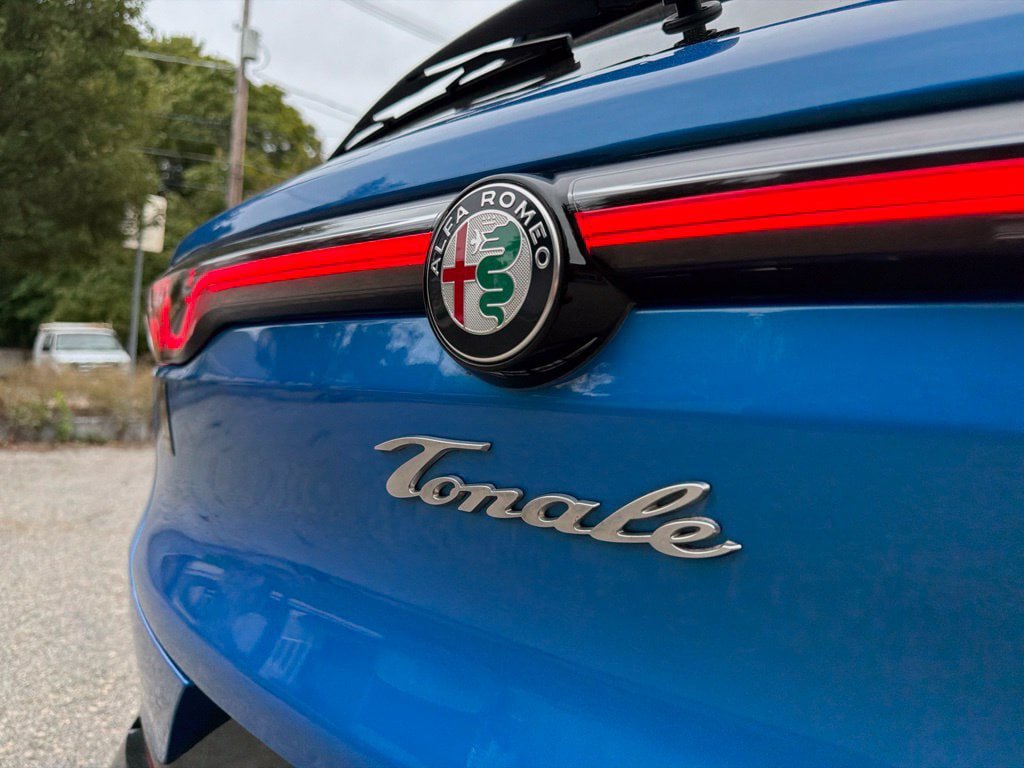 Used 2024 Alfa Romeo Tonale Veloce AWD/4WD image 11
