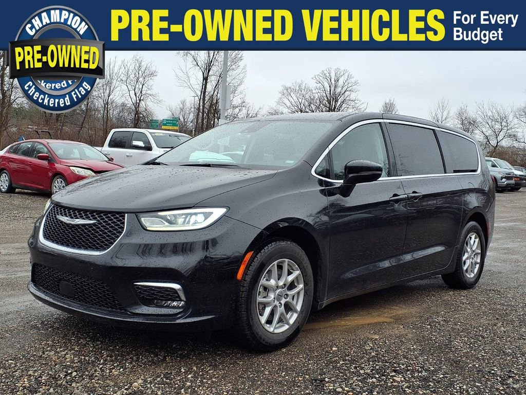 Used 2024 Chrysler Pacifica Touring-L image 1