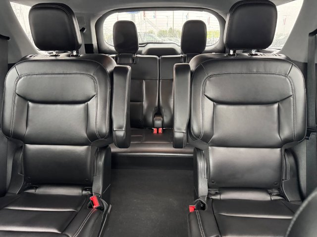 Used 2023 Ford Explorer XLT w/ Equipment Group 202A AWD/4WD image 18