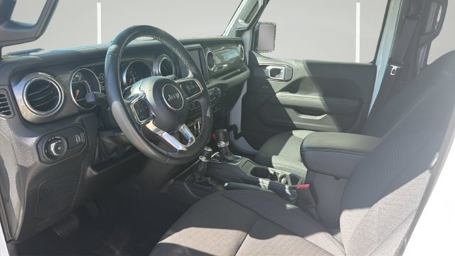 Used 2023 Jeep Wrangler Unlimited Sahara w/ Cold Weather Group AWD/4WD image 10
