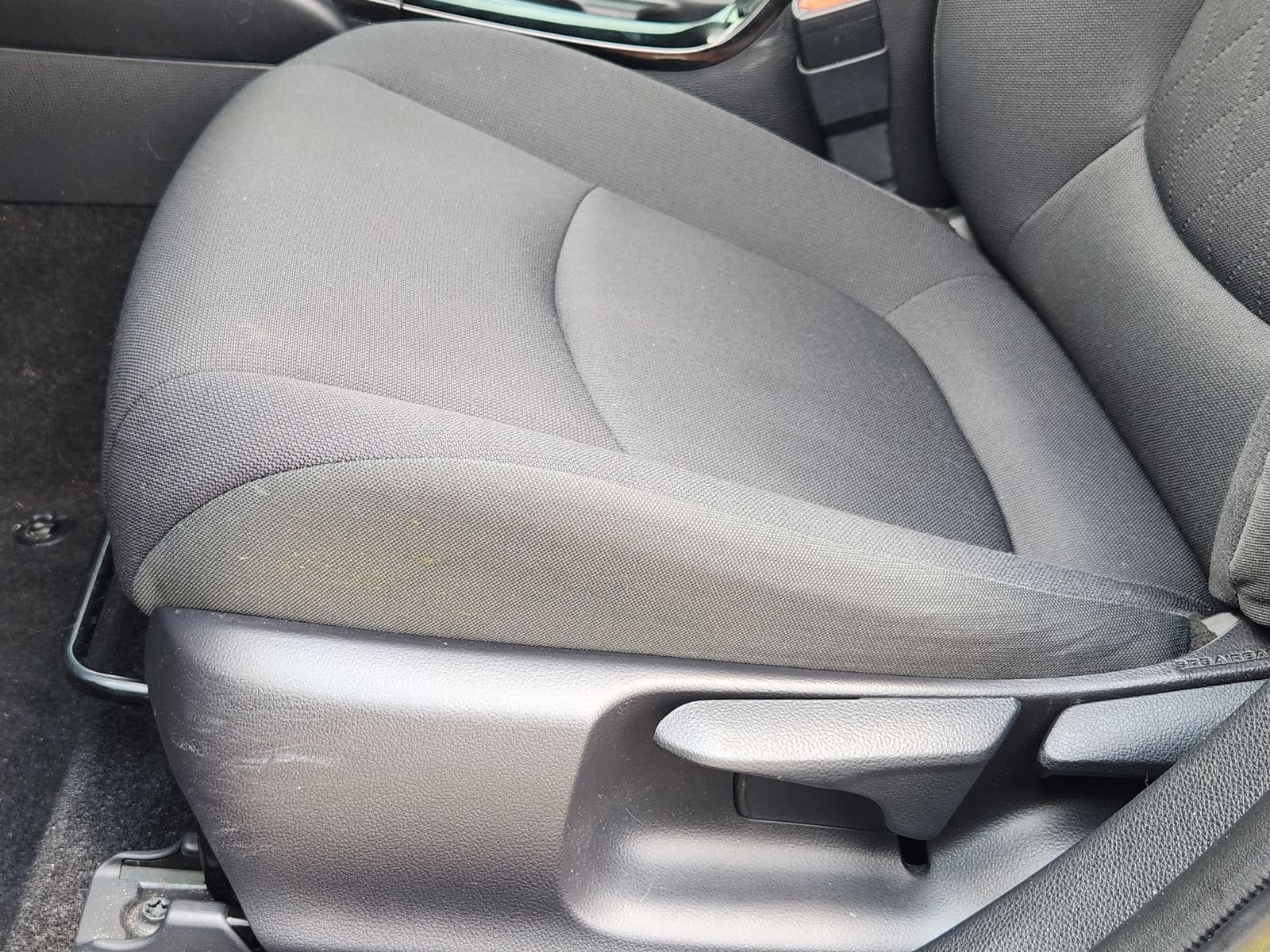 Used 2022 Toyota Corolla LE FWD image 30