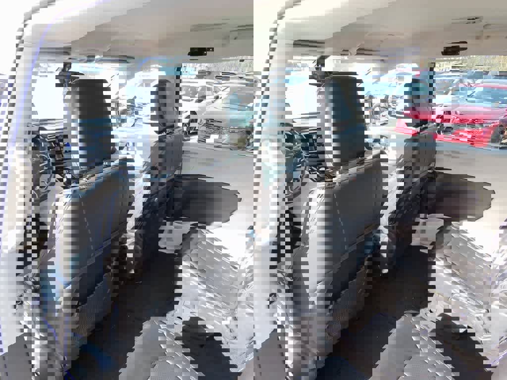 Used 2021 Chrysler Voyager Lxi image 14