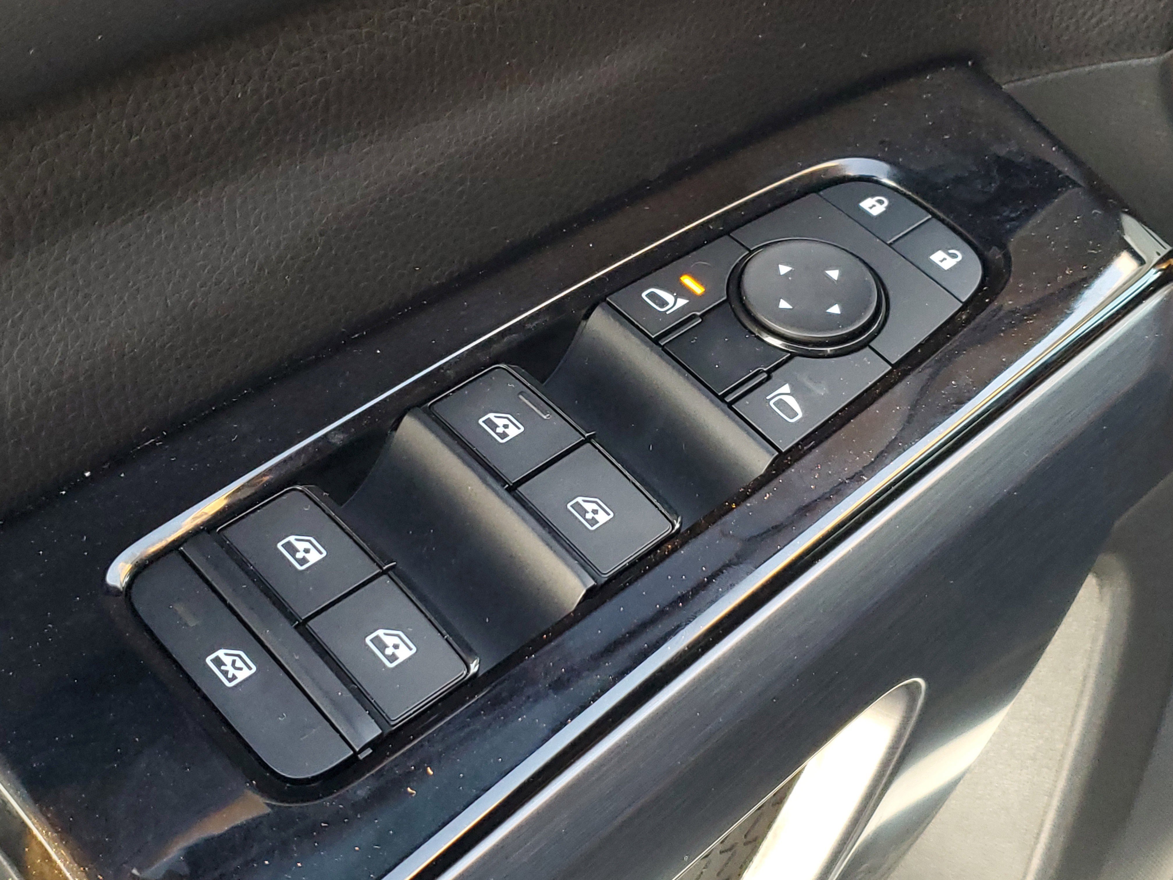 Used 2024 Nissan Pathfinder SL image 16