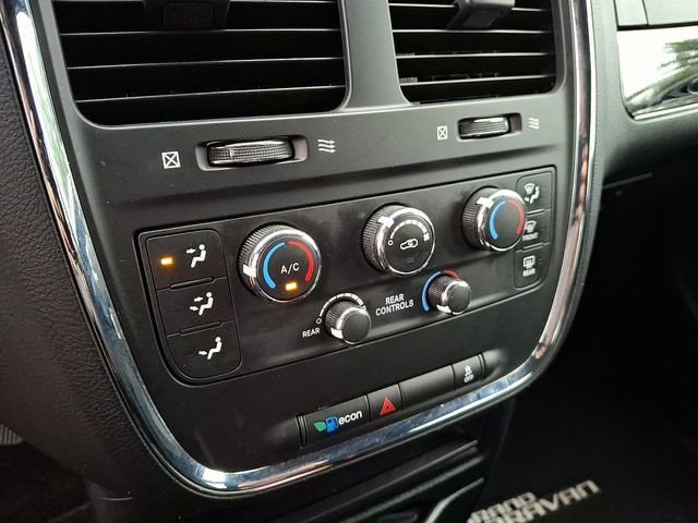 Used 2016 Dodge Grand Caravan SE FWD image 27