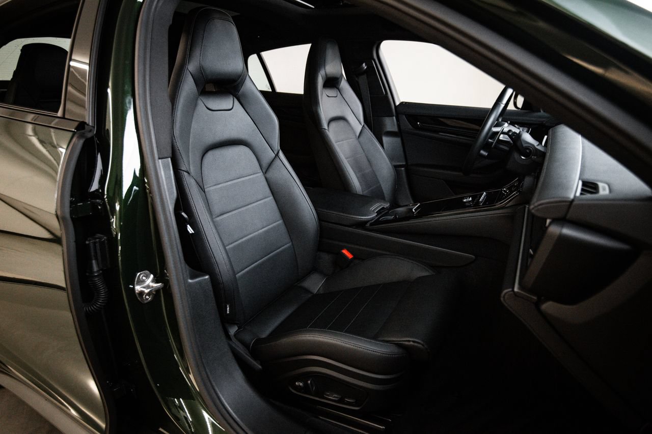 Certified 2025 Porsche Panamera image 29