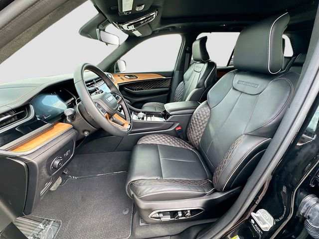 Used 2025 Jeep Grand Cherokee Summit image 22