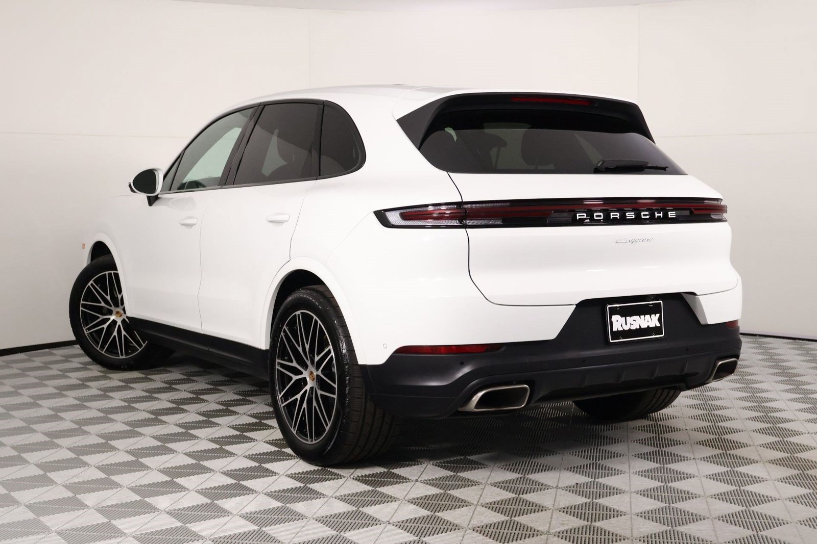 Certified 2026 Porsche Cayenne AWD/4WD image 3