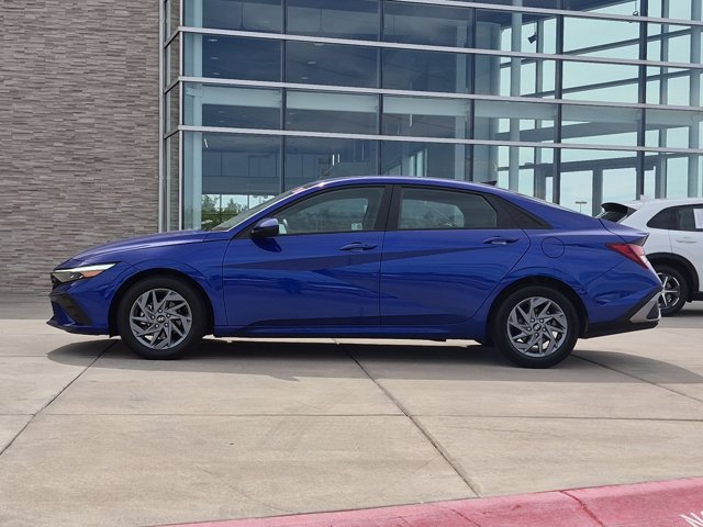 Used 2024 Hyundai Elantra SEL FWD image 9