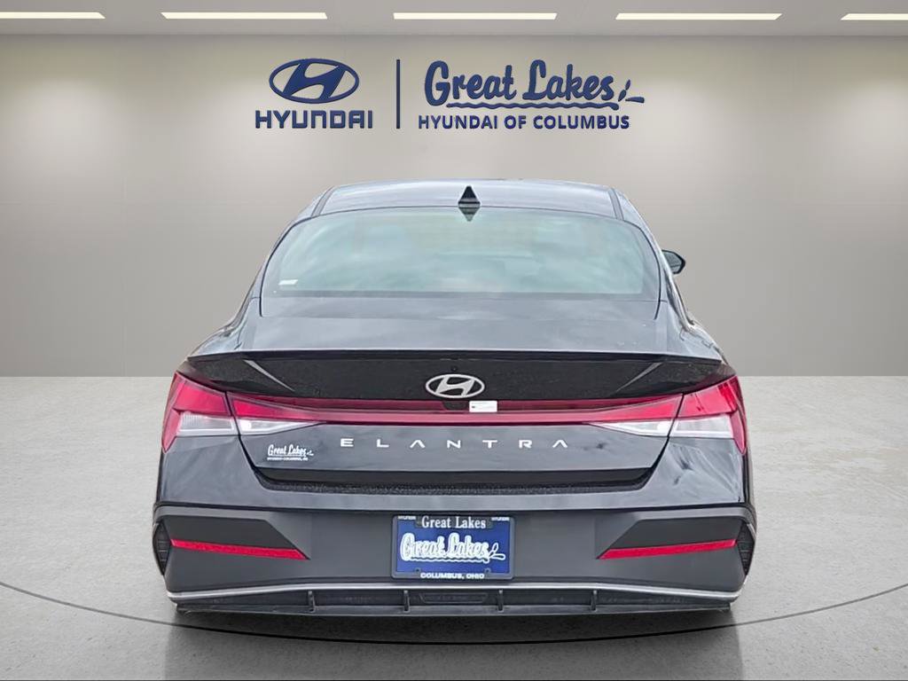 Certified 2025 Hyundai Elantra Sport FWD image 4