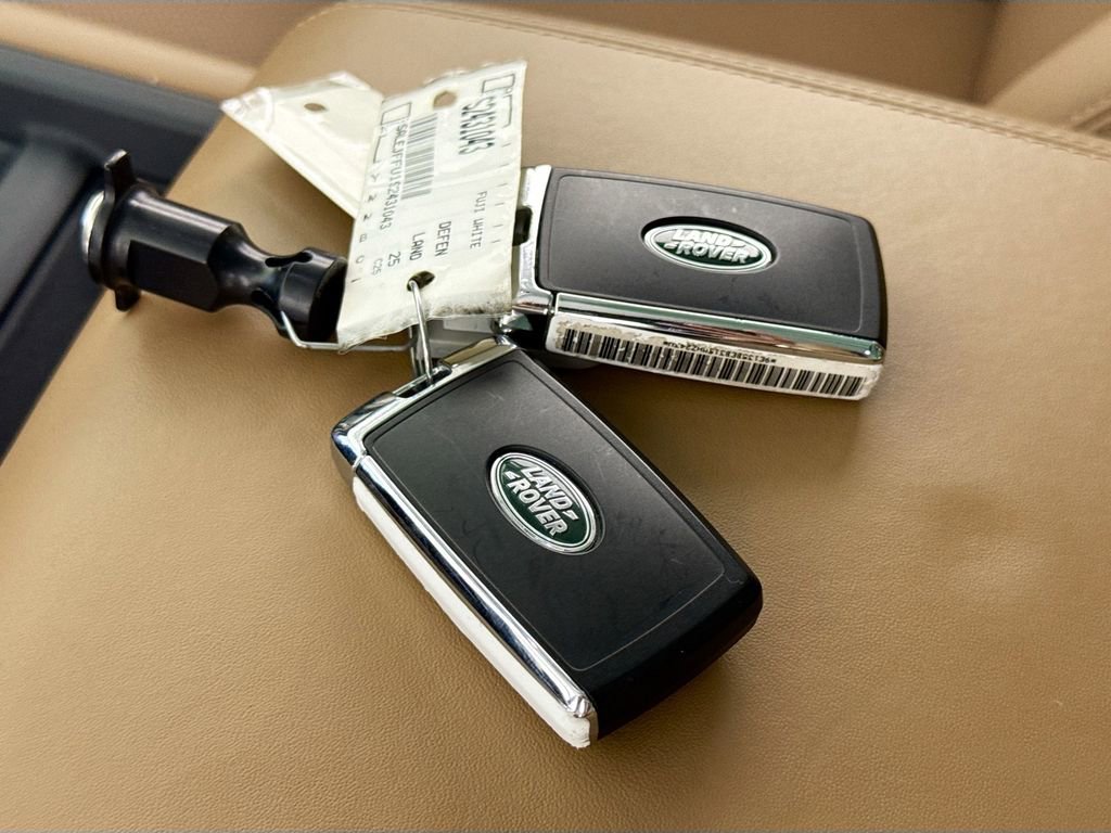 Used 2025 Land Rover Defender 130 S image 18