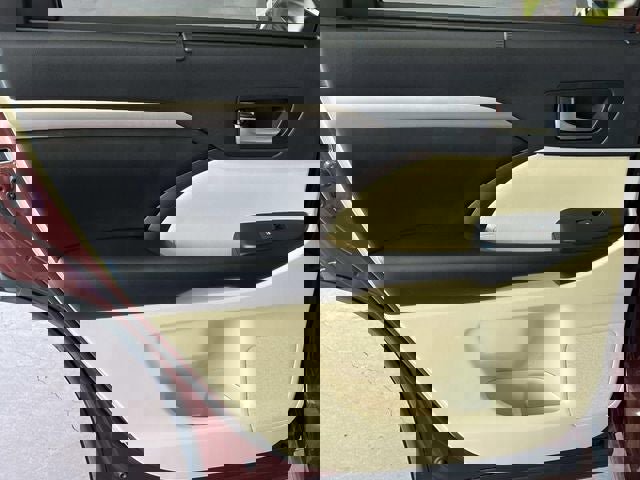 Used 2019 Toyota Highlander XLE image 18