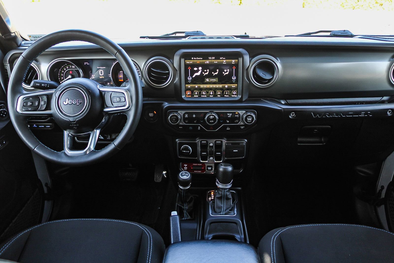 Used 2023 Jeep Wrangler Unlimited Rubicon 4xe w/ Cold Weather Group AWD/4WD image 12