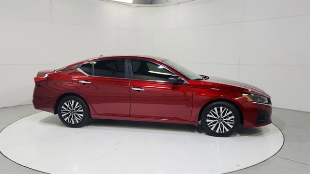 Certified 2024 Nissan Altima 2.5 SV FWD image 9