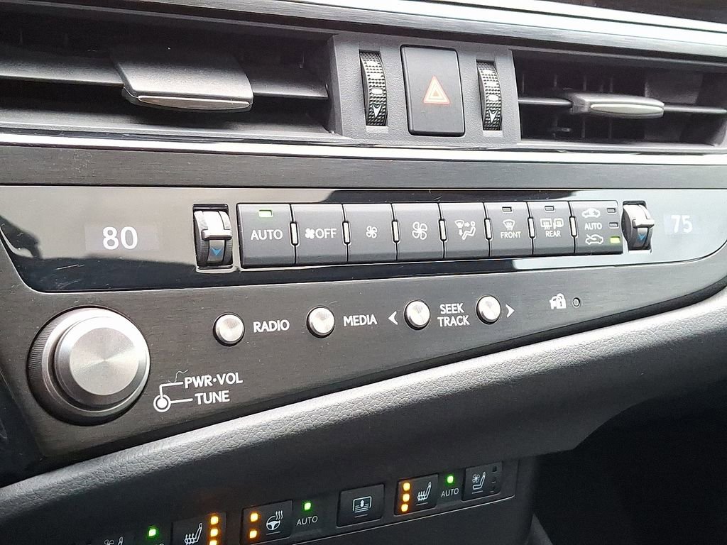 Used 2024 Lexus ES 300h F Sport image 17